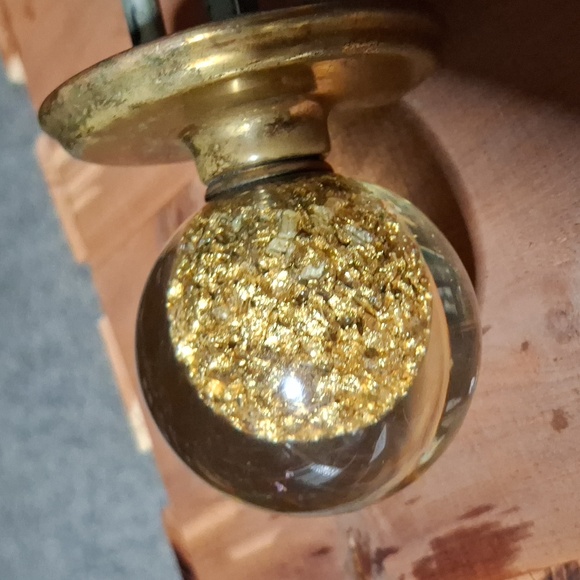 Vintage door knob that's glass Maybe hard resin with like a gold nugget inside - Picture 4 of 7